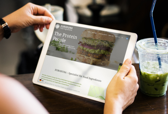 Die neue Website von Euroduna auf einem Tablet